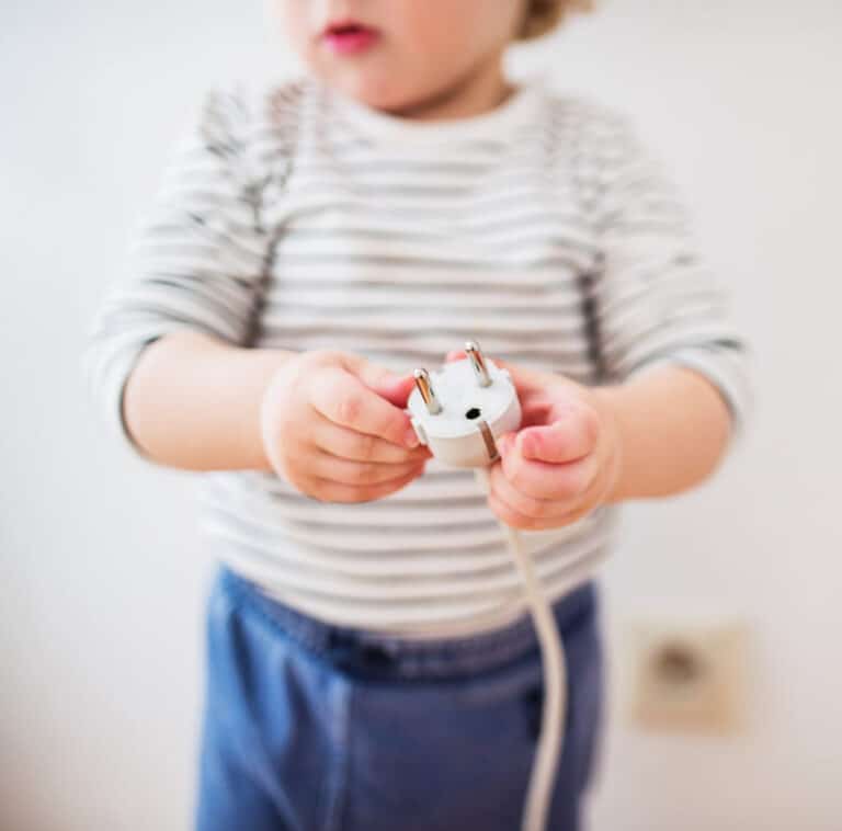 Cache prise électrique : pourquoi est-ce indispensable
